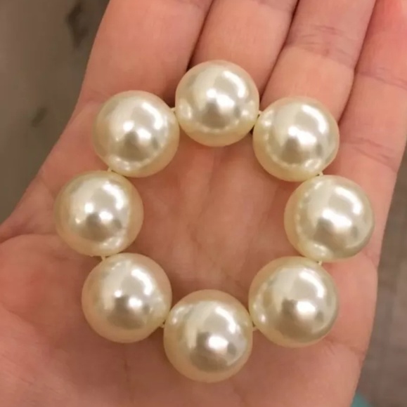 💎[3 for $15]💎 Pearl Scrunchie Ponytail Holder - Picture 3 of 6